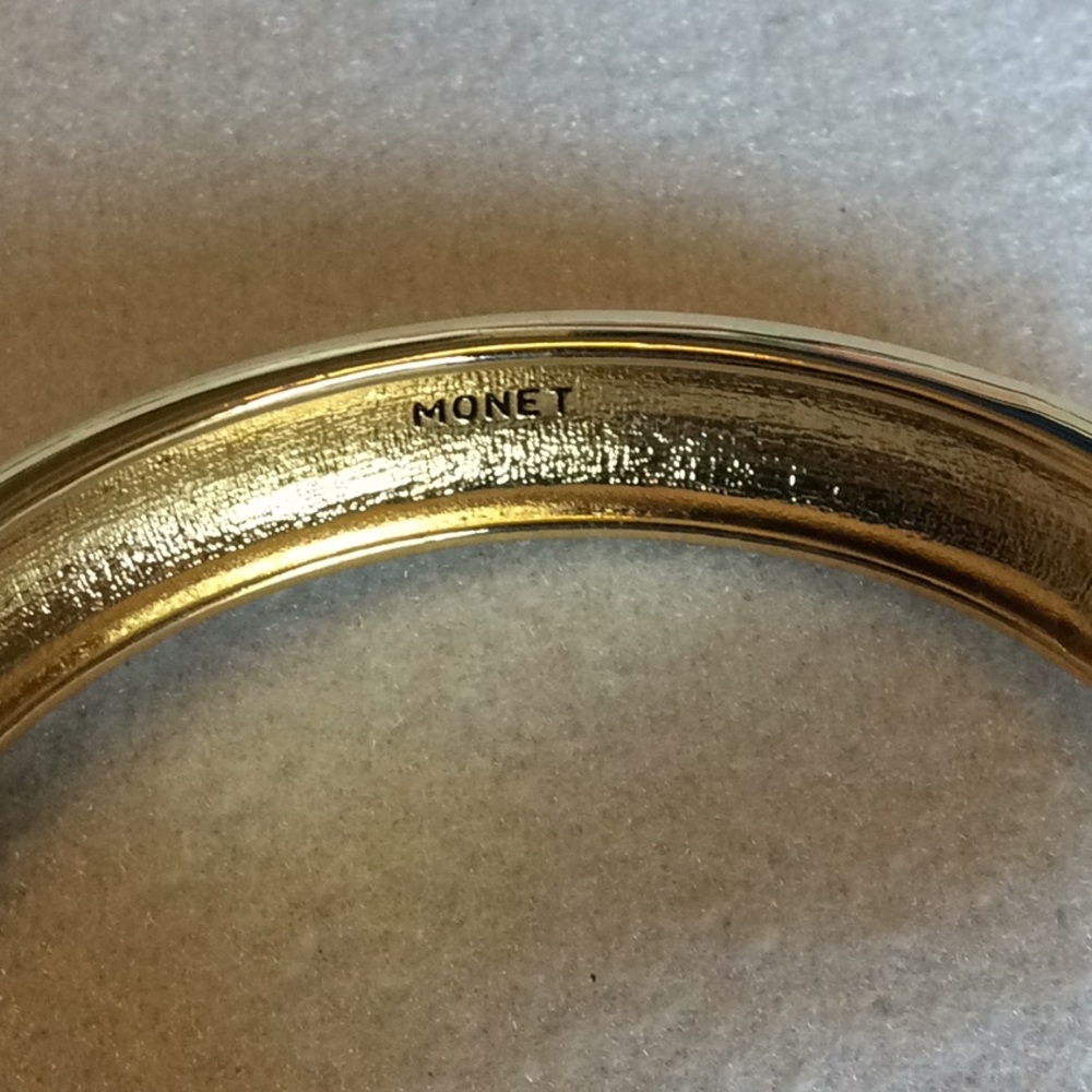 FINAL SALE PRICE Gold Monet Spring Close Bangle Bracelet w/Sparkle - Picture 3 of 5